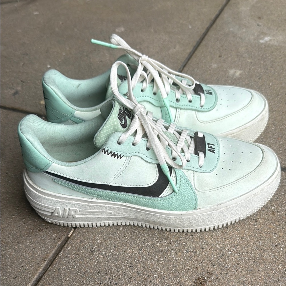 Nike Green and White Athletic Shoes with Classic Design